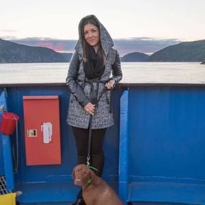 Meet your Posher, Safia